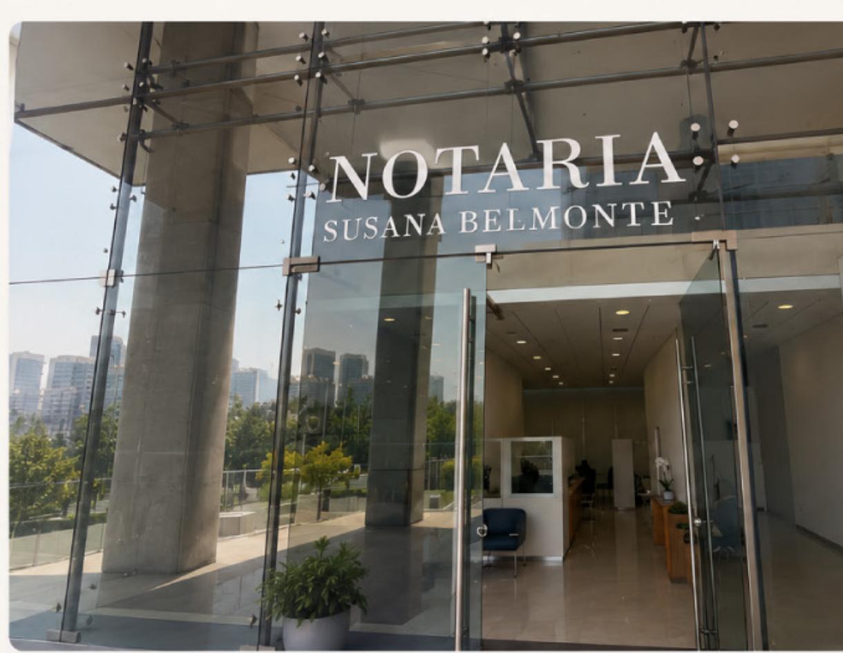 Entrada de la Notaría Susana Belmonte en Las Condes